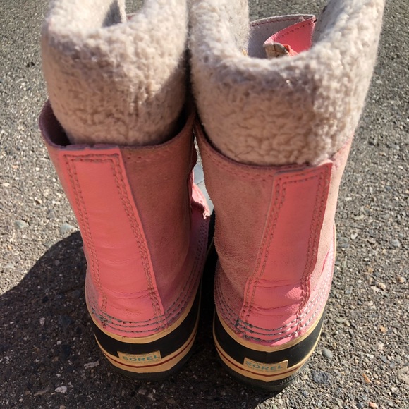 Sorel girls pink and gray winter boot - Picture 3 of 3